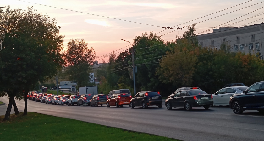 Как не убить двигатель в пробке в адское пекло: спасительный метод для июльской жары