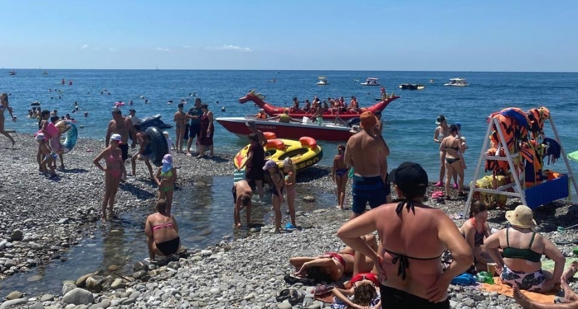 "Море грязное, плюют под ноги": россиянка отправилась в Турцию в 2025 году и сильно пожалела