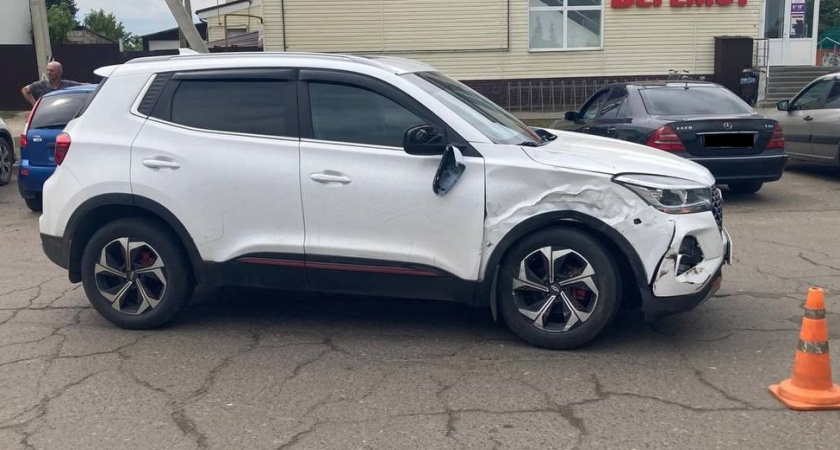 В Бондарском округе внедорожник столкнулся с поворачивающей «Ладой Грантой»: пострадавшая осмотрена медиками