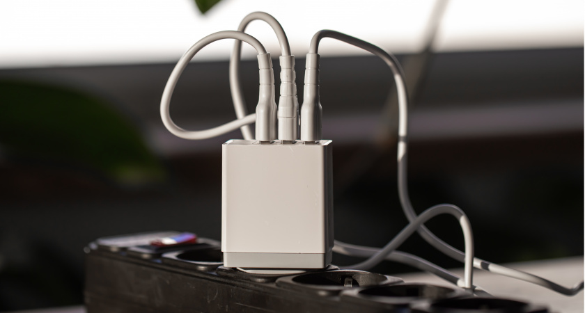 Опасно ли оставлять зарядку от телефона в розетке, когда вы ею не пользуетесь — запомните раз и навсегда