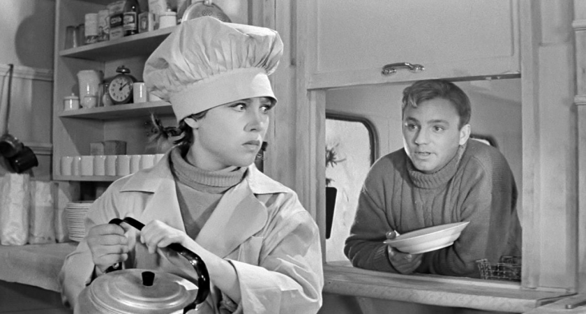 Эту деталь из советского фильма «Девчата» вы точно не замечали — как на самом деле звали Тосю?