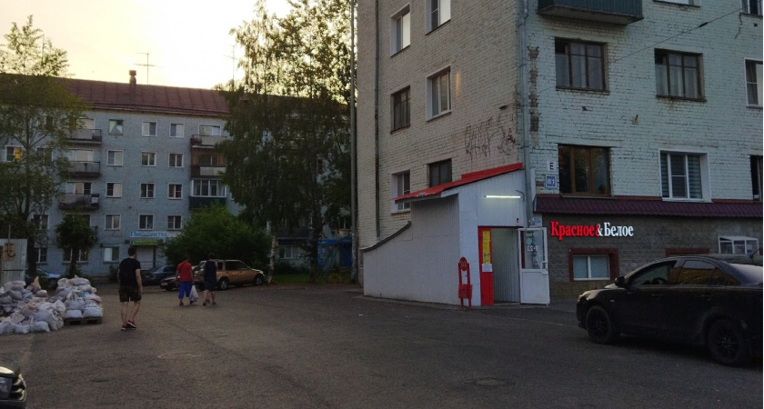 Вот что мы всегда покупаем в "К&Б", а не в супермаркетах: какие продукты и дешевле, и не хуже