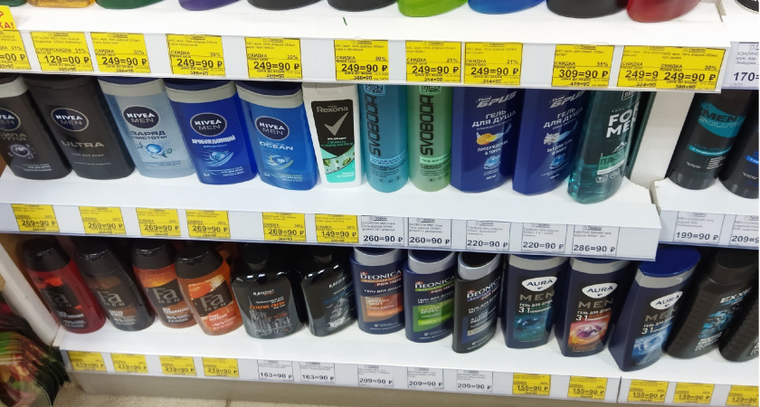 Флакон с "убийцей" для волос: Роскачество назвало марки худших шампуней