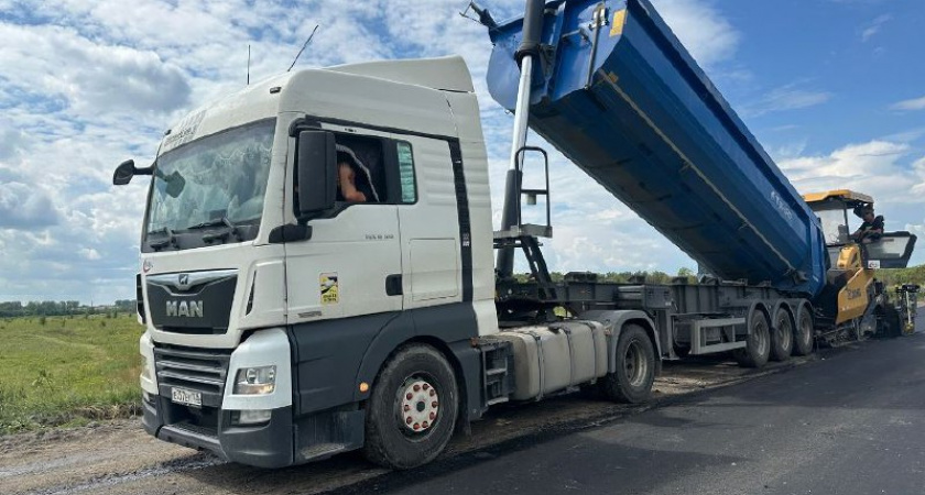 На трассе «Каспий – Ржакса» укладывают новый асфальт: ремонт завершат к 1 сентября