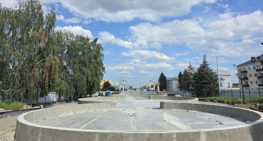 На Привокзальной площади Тамбова продолжается реконструкция фонтана: дожди внесли коррективы