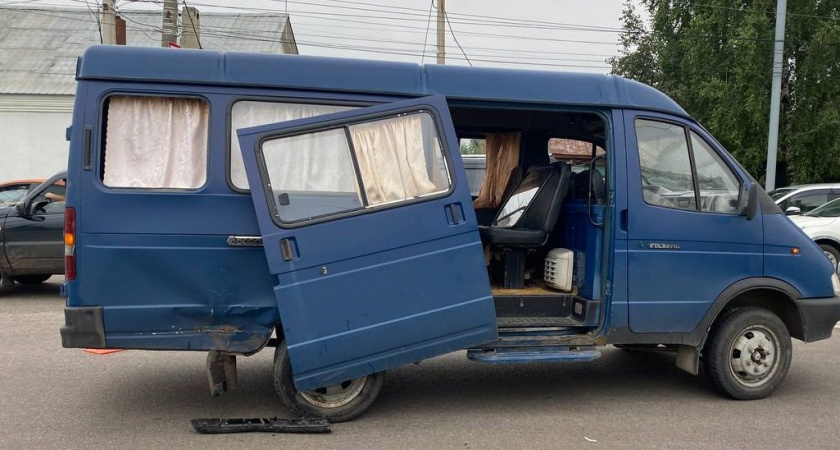 В Тамбове при повороте налево водитель ГАЗа спровоцировал ДТП: пострадали два пассажира