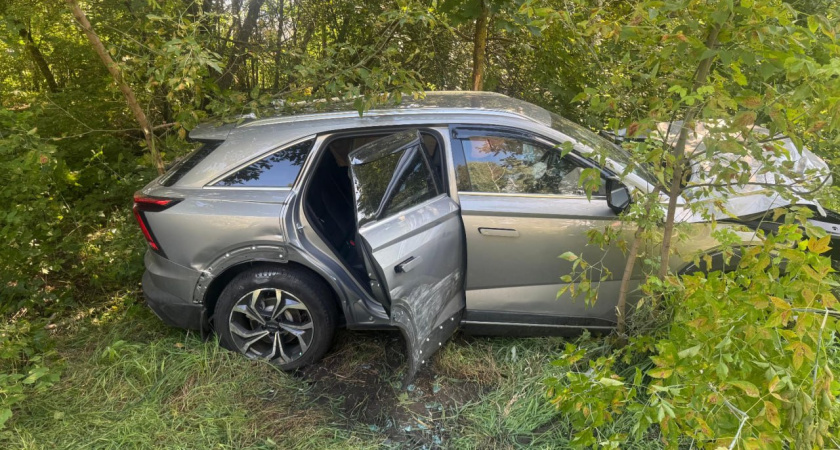 В Кирсанове при обгоне на встречке столкнулись два автомобиля: один из водителей в больнице