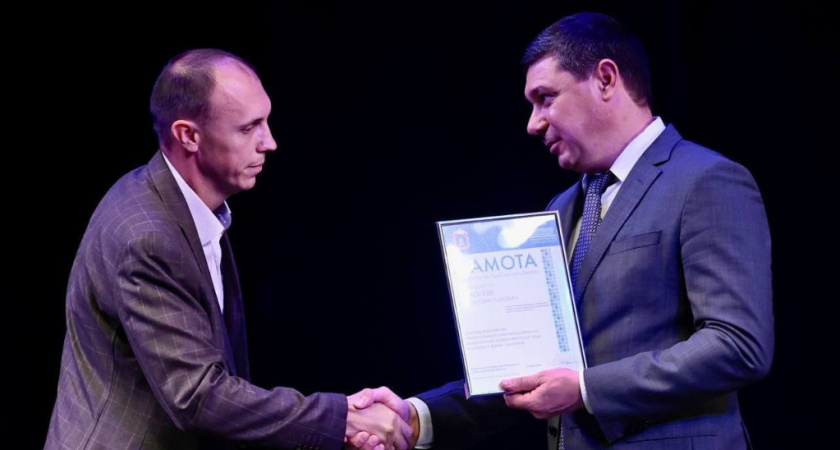 Евгений Первышов поздравил тамбовских строителей с профессиональным праздником и вручил награды