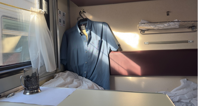 Парень не уступил мамочке с ребенком нижнюю полку, и вот что из этого вышло: не помог даже проводник