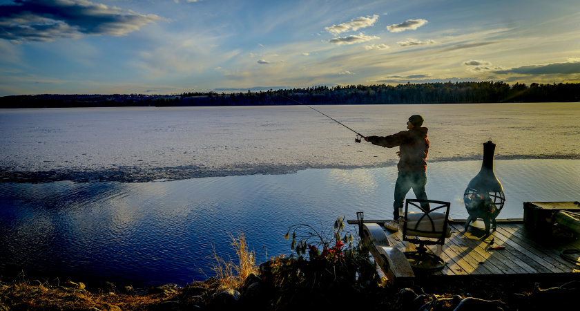 Рыбаки на Чукотке не стали скрывать, почему они выбрасывают красную рыбу тоннами — отдают чайкам или собакам