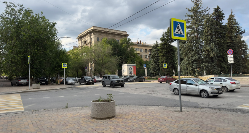 Верховный суд поставил точку: наезд одним колесом на сплошную – лишение прав или нет?