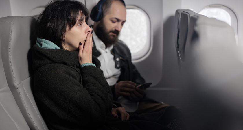 "Вы заплатили? Ну и что! Сядьте на другое место - мы хотим лететь с комфортом!": 4 истории о наглых пассажирах самолетов 