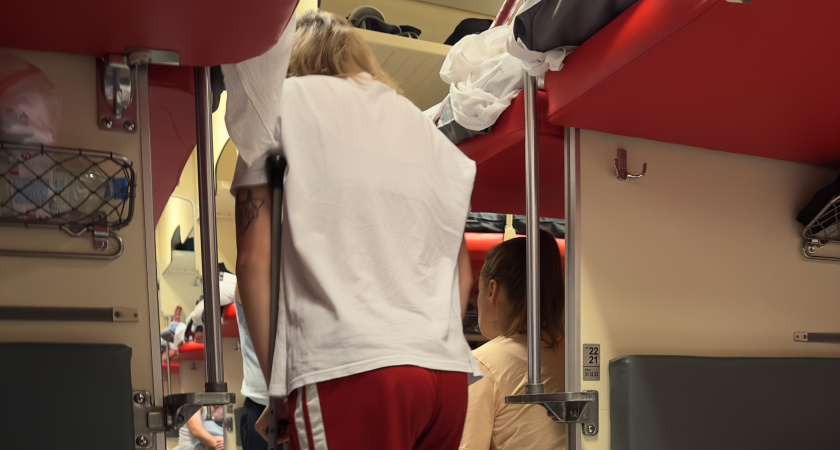 "Он в гипсе и с костылями полез на верхнюю полку": нетипичная история про обмен полками с грустным концом