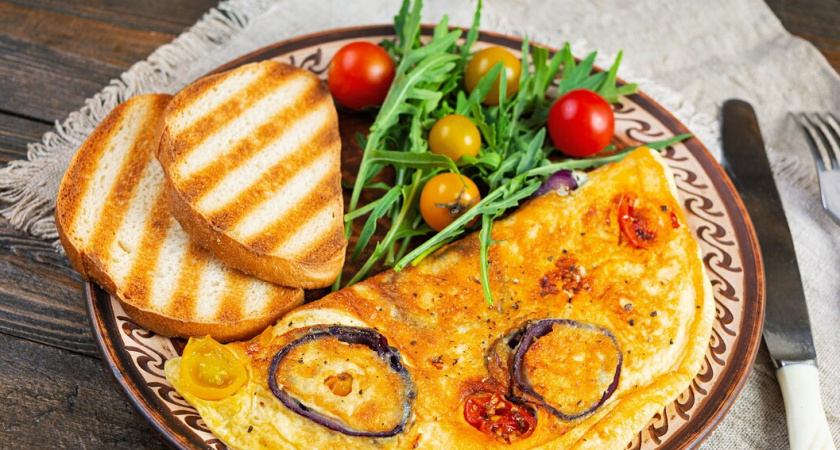 Добавьте 1 специю в омлет, и его вкус заметно преобразится: секрет от шеф-поваров популярных ресторанов