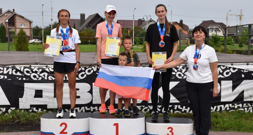 В Тамбове состоялся забег ко Дню российского флага: более ста участников и десятки призёров
