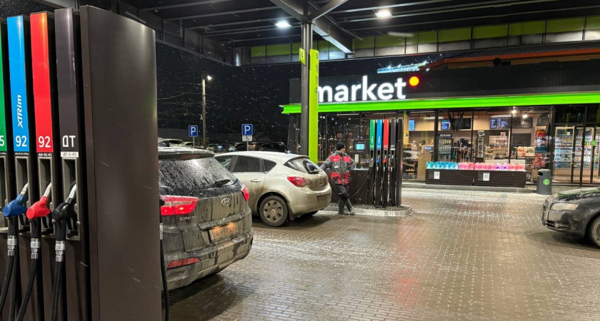 Работник НПЗ объяснил, в чем 92-й бензин выигрывает у АИ-95 — кроме того, что он дешевле