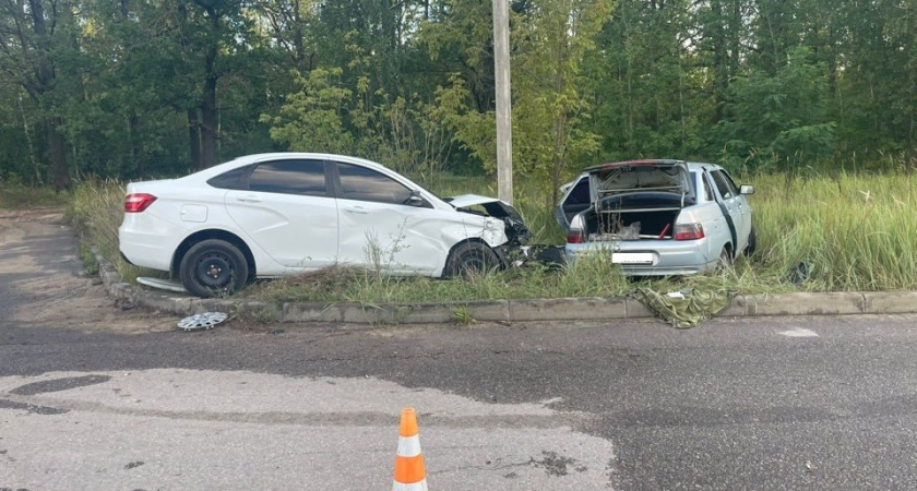 В Котовске при столкновении двух автомобилей пострадала девушка-водитель