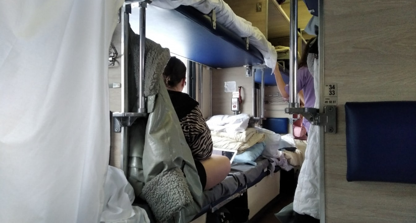 К соседке по СВ пришли трое: 3 истории людей, которые пожалели, что не купили билеты в плацкарт