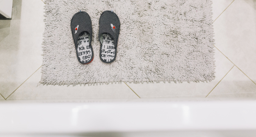 Россияне избавляются от обычных ковриков в ванной: им на замену придумали более современное решение