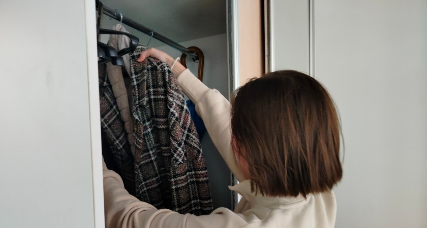 Потратила 5 рублей и запах затхлости в шкафу исчез: вещи "благоухают" свежестью всего лишь благодаря 1 таблетке