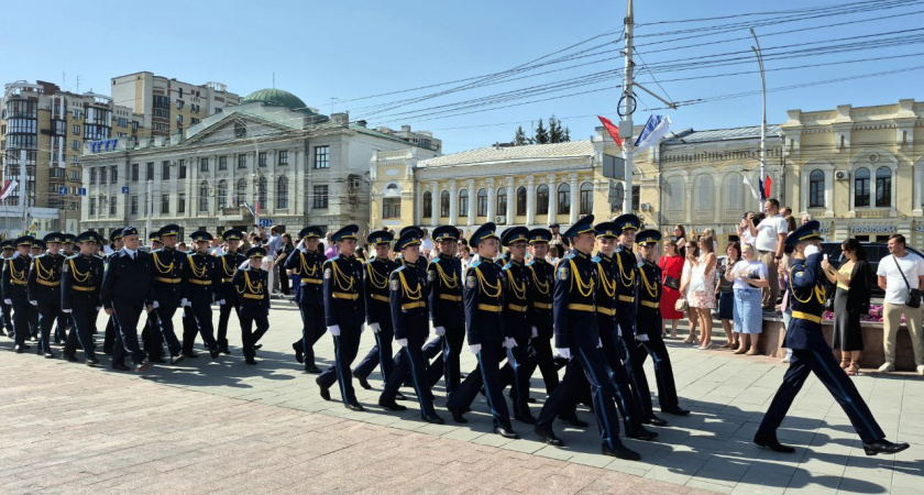 Офицеры СК России приняли участие в праздничной линейке в Тамбове