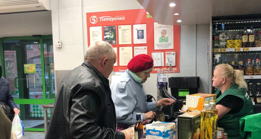 Сотрудница "Пятерочки" проговорилась, в чем подвох акций и скидок, и какие продукты не стоит брать даже даром