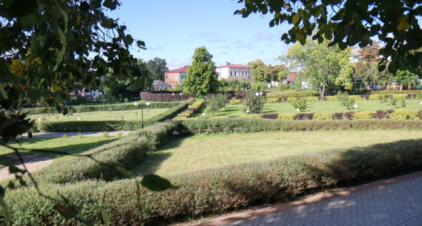 В Мичуринске к 170-летию со дня рождения Ивана Мичурина открылся обновленный Коллекционный сад