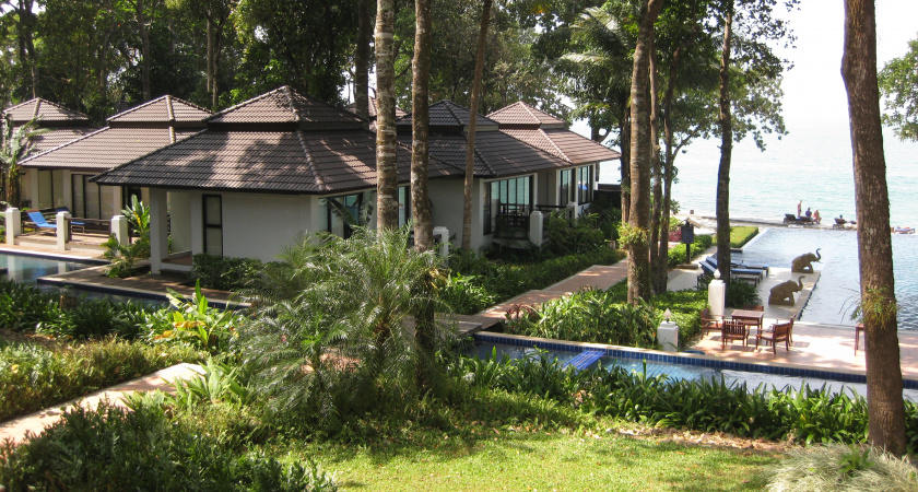 Зачем я ползаю по полу в отеле в день заезда: правила безопасности опытного путешественника