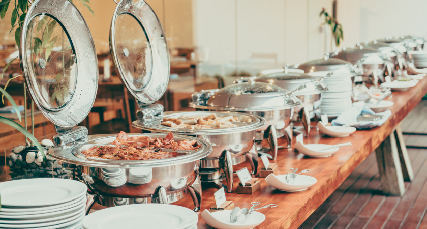 Узнала, что происходит с объедками со шведского стола в Турции: не все выбрасывают