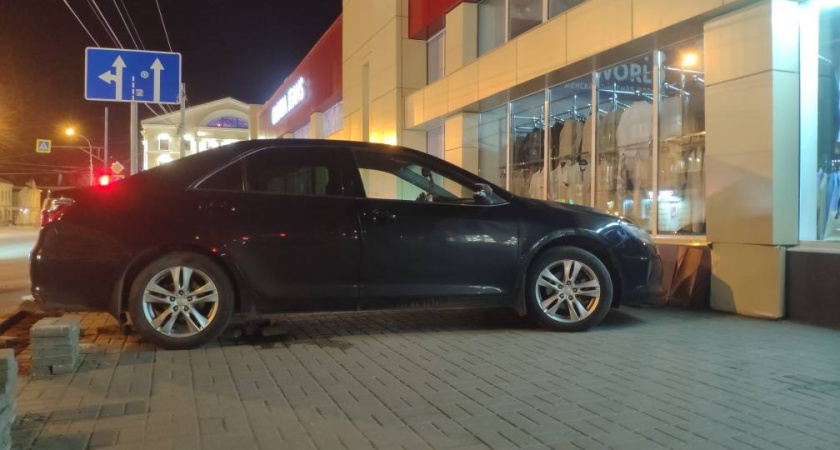 В Тамбове водитель Toyota наехала на пешехода при въезде на парковку