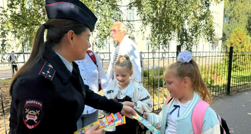 В Тамбове школьники из ЮИД и автоинспекторы провели рейд у пешеходных переходов