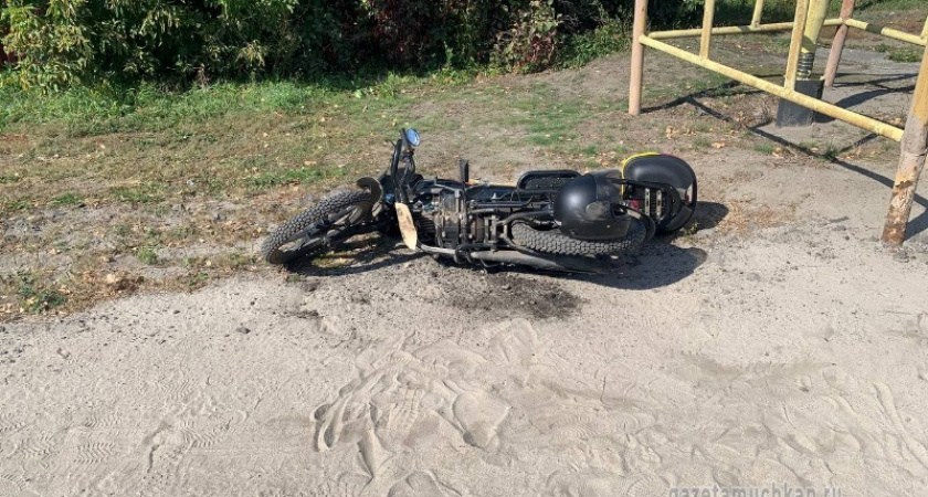 В посёлке Мучкапский пожилой мотоциклист врезался в опору газопровода