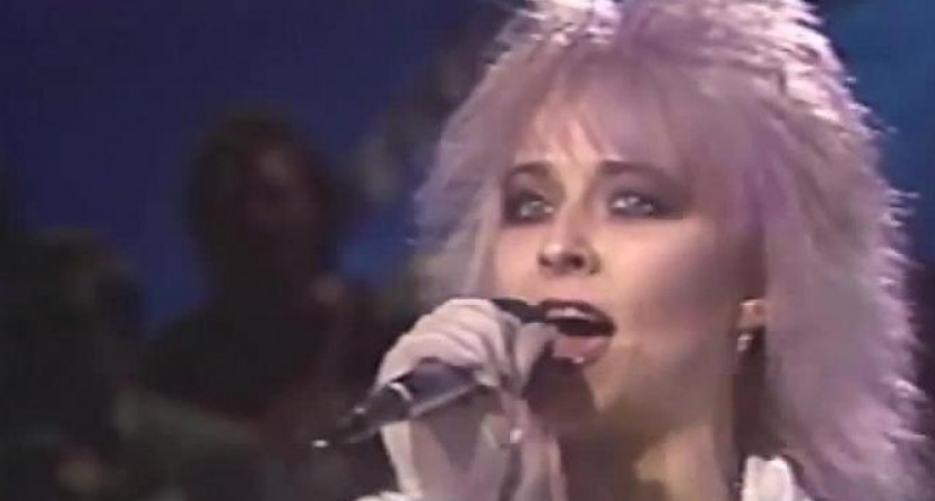 В конце 80-х этой песни стыдились наши бабушки и дедушки: а теперь ее включают даже в детских садах