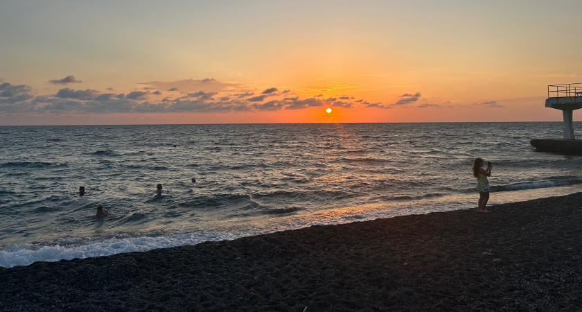 В Абхазии вы сами поспешите покинуть пляж с наступлением темноты — рассказываем, почему