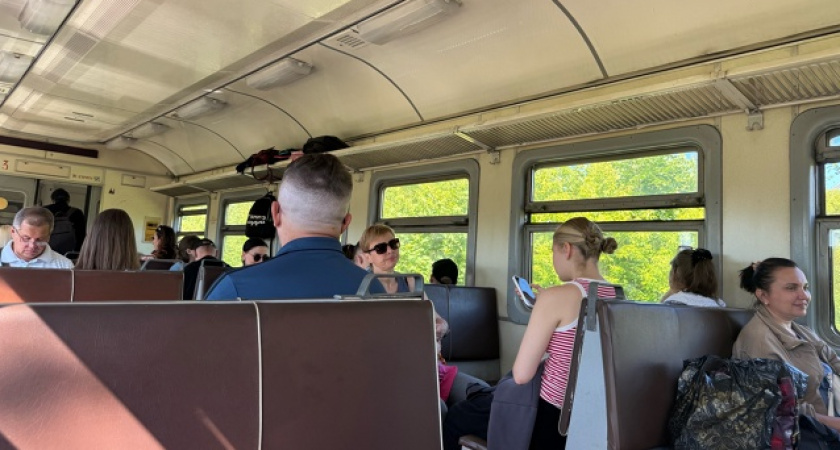 Что скрывалось за заколоченными дверями туалетов советских электричек: от чайников для машинистов до зимних рам