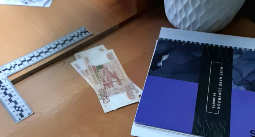 В Знаменском округе мужчина попытался дать взятку полицейскому — возбуждено уголовное дело