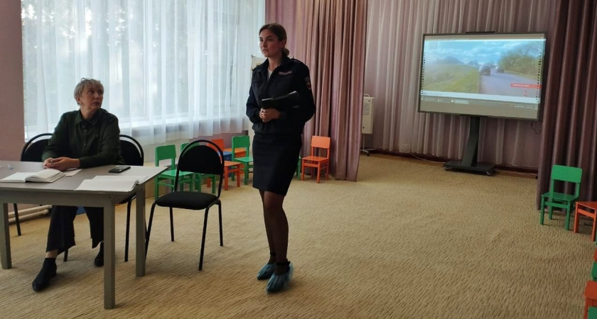 В Тамбовском округе инспекторы ГИБДД напомнили родителям о безопасности детей на дорогах