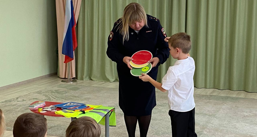 В тамбовском детсаду «Ёлочка» прошёл урок по правилам дорожного движения