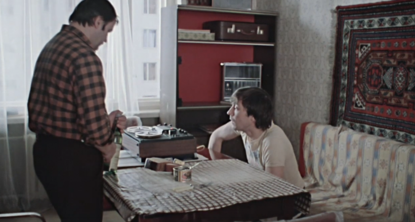 Зачем в СССР в каждой квартире вешали ковер на стену: вовсе не из-за красоты или моды