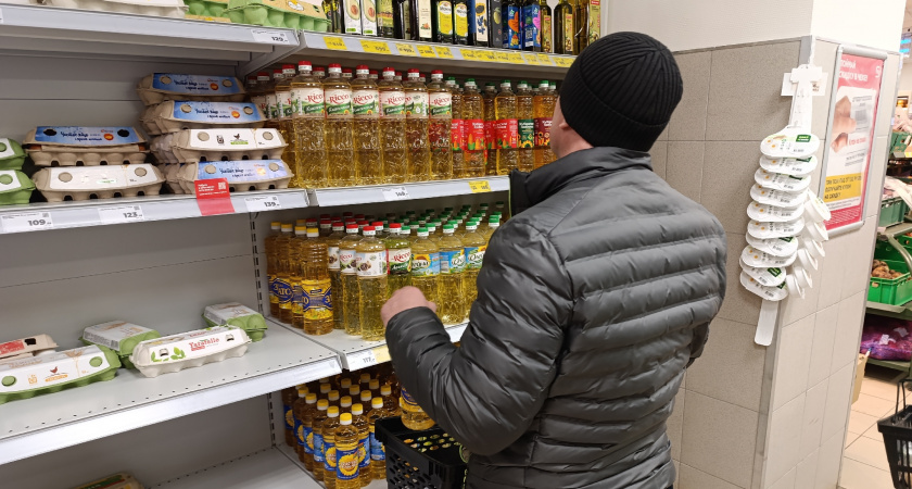 Янтарного цвета жижа - масла нет: Росконтроль назвал популярные у россиян бренды растительного масла, которые  лучше обходить стороной