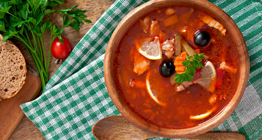 Мясо в солянку давно уже не складываю — варю с этой копеечной рыбой: выходит в 10 раз дешевле и вкуснее