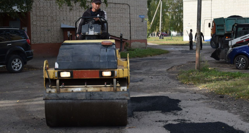 В Тамбове продолжают ремонтировать дороги на территориях между многоквартирными домами