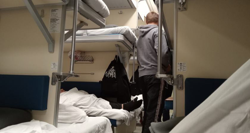 Очередь в туалет в плацкарте закончилась дракой: пассажирка для всего вагона старалась, но один хам все испортил