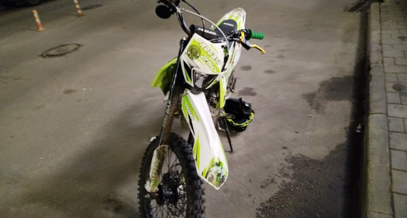 В Тамбове на парковке ТЦ «РИО» мотоциклист-подросток пострадал в ДТП