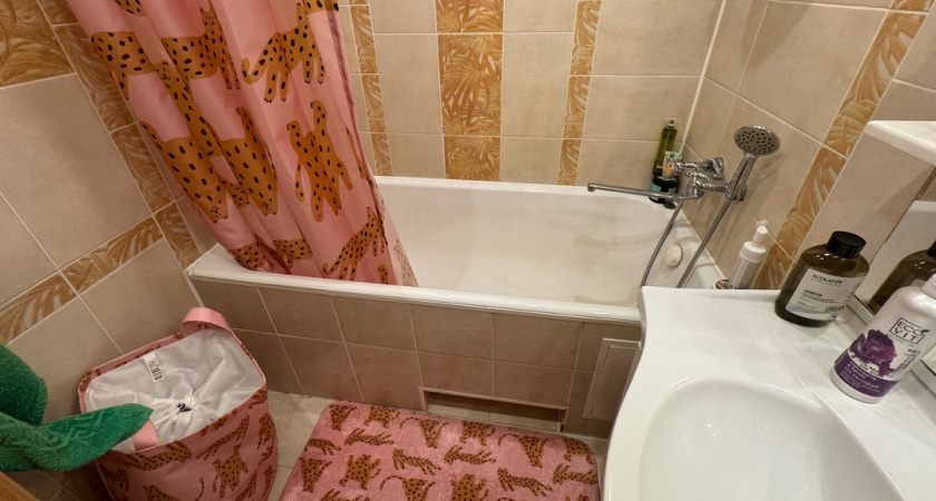 2 ложки на губку — и через 5 минут ванна белее снега: ни известкового налета, ни ржавчины — сияет даже в темноте