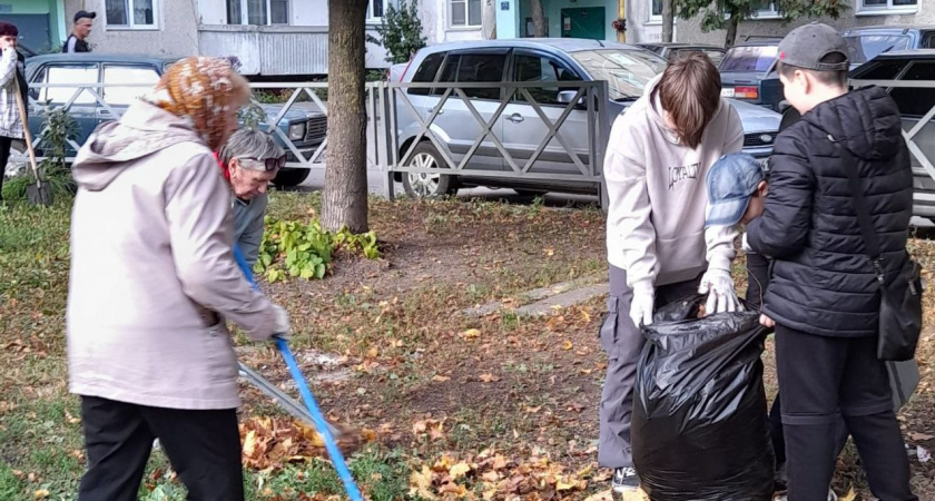 Жители домов на Рылеева в Тамбове провели субботник в рамках акции «Город дружных соседей»