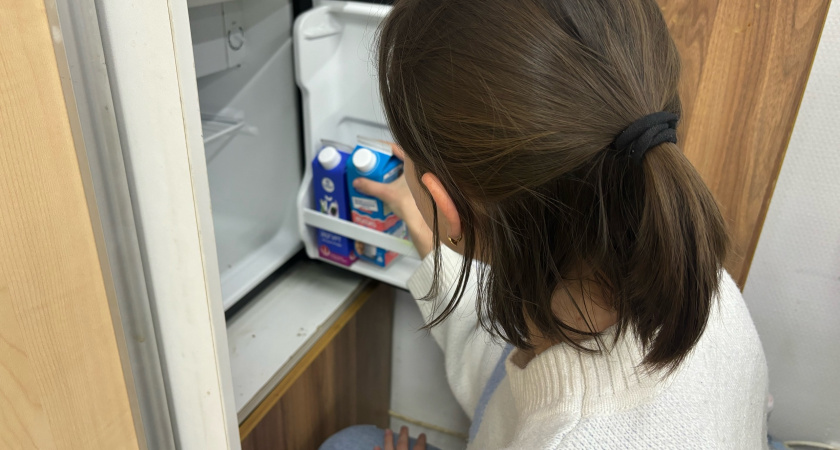 Всегда держу пустой стакан в холодильнике — не из прихоти: внутри всегда свежо, о неприятных запахах забыла