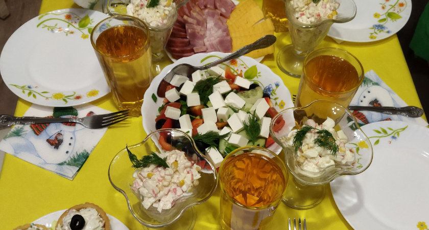 Не "оливье" и не "шуба": на Новый год-2026 буду готовить салат "Фаворит" — без колбасы, картошки и костлявой селедки