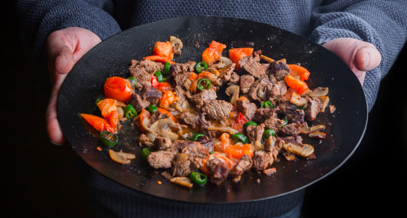 Пересоленную говядину «спасаю» не картошкой и не сметаной — лишь один продукт впитывает лишнюю соль, как губка, и делает еду вкуснее