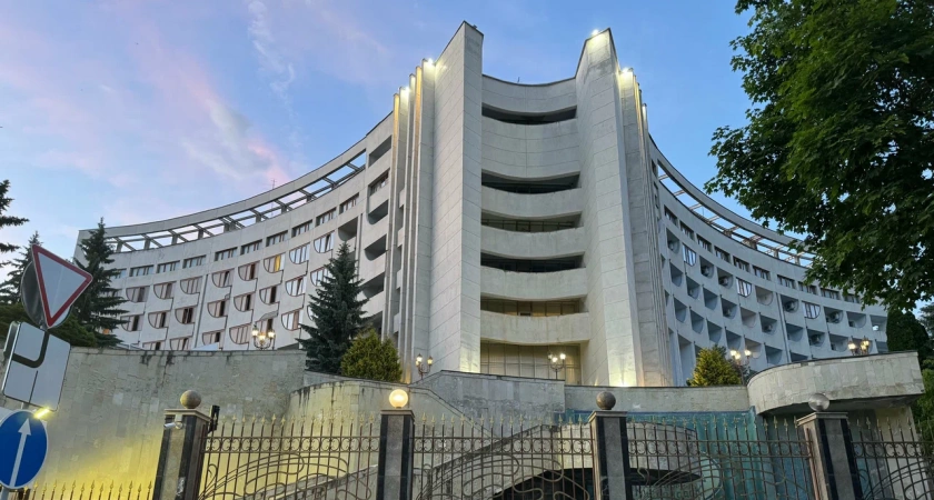 10 санаториев, куда едут пенсионеры в ноябре: дешевле Крыма и Сочи — и пенсии хватит 